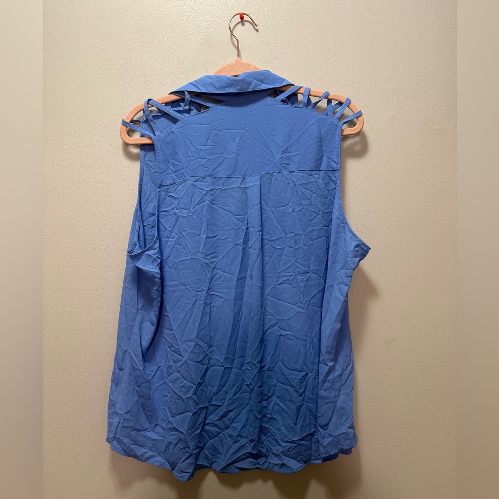 Blue Sleeveless Button-Up Top - Picture 4 of 4